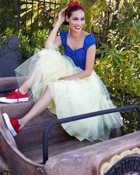 Snow White Disneybound, Disney Cosplay Ideas, Caitlin Mchugh, Disneybound Ideas, Disney Bound Outfits Casual, Disney Dapper Day, Disney Costume, Disney Dress Up, Snow White Costume