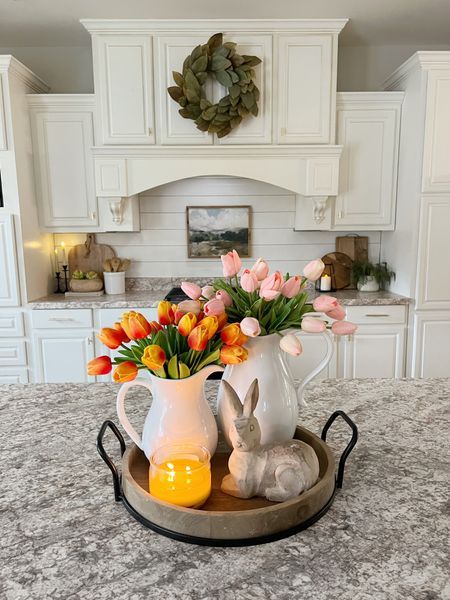 Easter Kitchen Decor, Spring Home Decor Ideas, Tulip Decor, Kitchen Island Decor, Island Decor, Spring Summer Decor, Easter Centerpieces, Spring Easter Decor, Easter Table Decorations