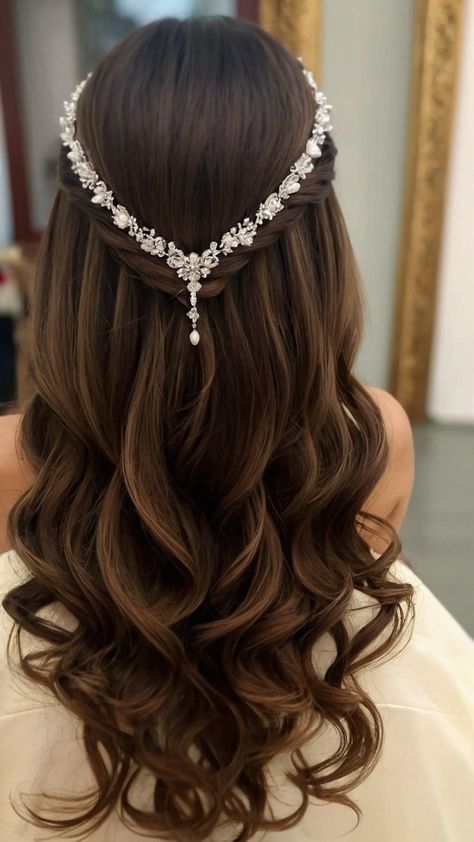 Discover the perfect bridal hairstyles for Straight Long hair Short hair Bangs Curly hair Short Veil Messy Crown Easy Medium length Afro Simple Elegant Half up half down Natural hair and Braided styles Whether you're looking for a glamorous or effortless look we have easy ideas for every bride-to-be Glam Bridal Hair With Veil, Hairstyles For Senior Pictures, Medium Length Afro, Hairstyles For Straight Long Hair, Straight Bridal Hairstyles, Hair For A Wedding, Short Hair Bangs, Grad Hair, Straight Long Hair