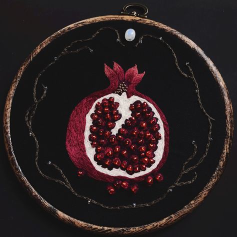 Pomegranate Art, Embroidered Art, Hand Embroidery Art, Embroidery Craft, Embroidery Inspiration, Embroidery And Stitching, A Frame, Embroidery Projects, Embroidery Art