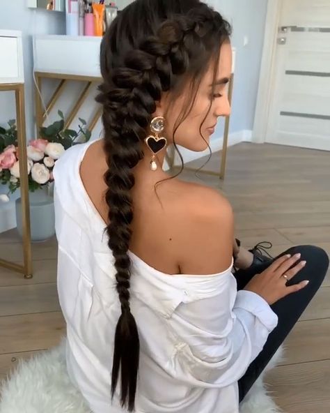 Amazing 😍 [Video] | Braids for long hair, Medium hair styles, Easy hairstyles for long hair Braids For Long Hair Tutorials, One Long Braid, One Braid Hairstyles, Braids For Medium Hair, High Braid, Long Hair Braids, Easy Trendy Hairstyles, Beautiful Braided Hair, Hair Braid Videos