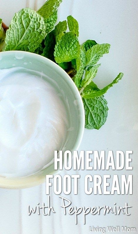 Looking for an easy way to relax? Try this homemade foot cream with peppermint! I’ll show you two different ways to make it, and whichever method you choose, you’ll love the soothing, moisturizing results! Homemade Foot Cream, Peppermint Lotion, Homemade Scrubs, Diy Lotions, Foot Soak Recipe, Natural Medicines, Spa Recipes, Heel Repair, Shower Essentials