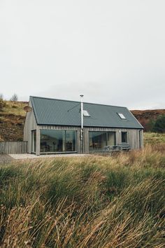 Blockbohlenhäuser www.pineca.de/blockbohlenhauser/ Dröm Hus Planer, Isle Of Skye Scotland, Modern Barn House, The Isle Of Skye, Skye Scotland, House Of Beauty, Shed Homes, Barn Style House, Hus Inspiration