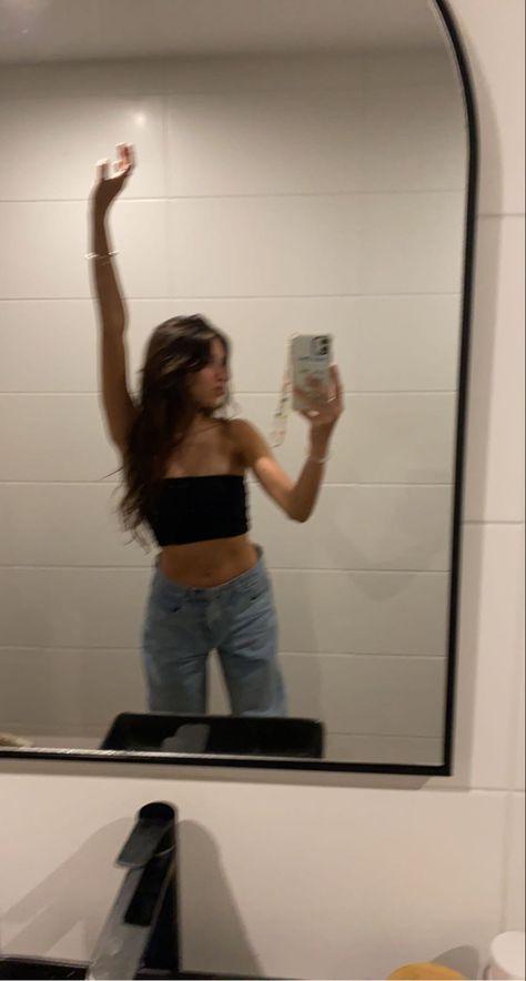 Brunette No Face Pics, School Mirror Pics, Brunette Mirror Selfie, Fake Profile, Cute Brunette, Pretty Brunette, Cute Relationship Photos, Mirror Pic, Causual Outfits