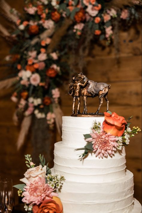 from my wedding. Photographer @ssphotos_design Western Wedding Cake Ideas, Wedding Cake Horse, Horse Wedding Cake, Western Wedding Cake, Cake Horse, Western Wedding Cakes, Horse Cake Toppers, Hunter Wedding, Horse Wedding