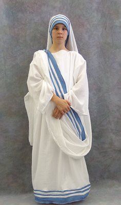 Looking for a comfortable costume? Wear a white sheet and you are Mother Theresa Mother Teresa Costume, Saint Costume, Female Saints, All Saints Day, Costume Diy, Mother Teresa, Diy Costumes, Fun To Be One, Creative Inspiration