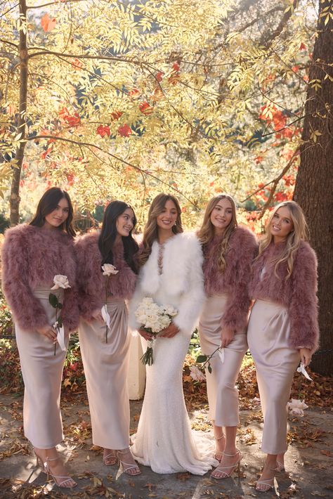 Winter Wedding Coats For Bridesmaids, Bridesmaid Coats Winter, 2 Bridesmaids Pictures, January Wedding Bridesmaid Dresses, Autumn Bridal Party, Germany Elopement, Winter Wedding Bridal Party, Winter Wedding Coat, Winter Wedding Fur