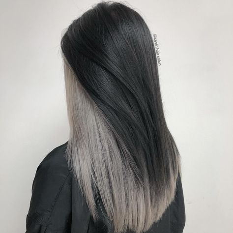 Silver Hair Color Is Blowing Up Again And Here's How To Wear It Grey Hair Black Roots, Silver Hair Ideas, Dark Silver Hair, Black And Silver Hair, Grey Hair Transformation, Gorgeous Gray Hair, Black Roots, Silver Hair Color, Inspo Pics