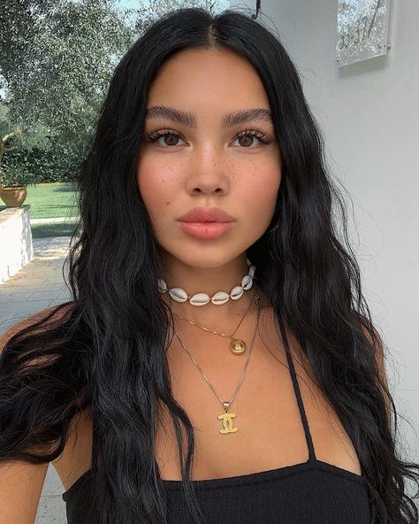 babyface Amanda Khamkaew Aesthetic, Tan Skin Makeup, Amanda Khamkaew, Natural Tanning Oil, Bali Body, Perfect Tan, Perfect Complexion, Tan Face, Medium Skin Tone