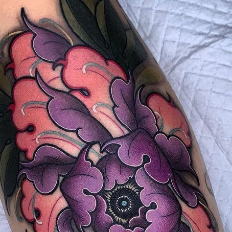 Purple Peonies Tattoo, Pink And Purple Flower Tattoo, Bold Color Tattoo, Neo Traditional Lotus Tattoo, Peony Color Tattoo, Peony Neotraditional Tattoo, Neo Traditional Peony Tattoo, Neo Trad Peony, Neotrad Flowers