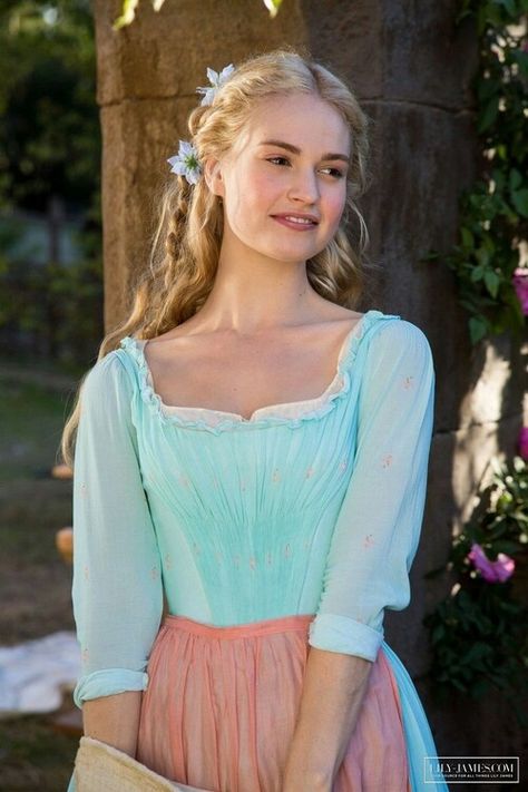 Cinderella Lily James Cinderella Aesthetic, Medieval Hairstyles, Cinderella Movie, Cinderella 2015, Estilo Hippy, Blonde Braids, Cinderella Dresses, Lily James, Princess Aesthetic