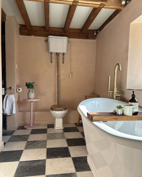 New bathroom in stills. I’ve always wanted a checkerboard floor and I love these marble tiles from @floorsofstone so much I’ve got them for the hallway and downstairs loo too! Any questions you have about this bathroom, let me know! 💕 Also, what’s the vibe with stills? I love to see the detail in them. . Tiles: Talis Tumbled Marble @floorsofstone (PR discount) . #marblebathroom #marbletiles #checkerboardfloor #bathroomdesign #bathroominspo #bathroomdecor #bathroomrenovation #bathroomremo... Bathroom Ideas Checkered Floor, Checkered Floor Bathroom Ideas, Chequered Floor Bathroom, Checked Floor Bathroom, Checkerboard Floor Bathroom, Checkered Floor, Checkerboard Floor, Downstairs Loo, New Bathroom