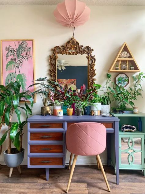 Bookshelf Garden, Eclectic Decor Vintage, Floating Bookshelf, Interior Design Per La Casa, Whimsical Decor, Design Del Prodotto, Eclectic Interior, Apartment Inspiration, Floating Shelf