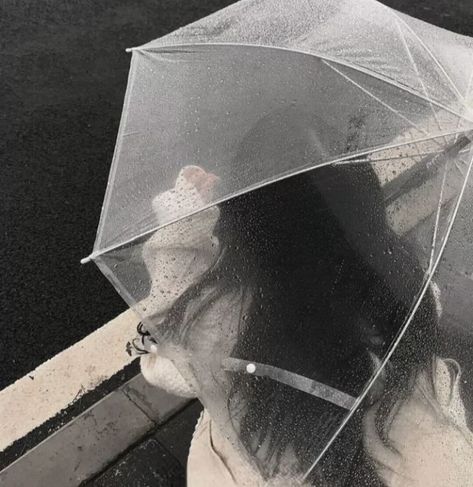 Rainy Day Aesthetic, 사진 촬영 포즈, Japan Aesthetic, Gray Aesthetic, Images Esthétiques, Korean Aesthetic, Japanese Aesthetic, Foto Ideas Instagram, Black And White Aesthetic