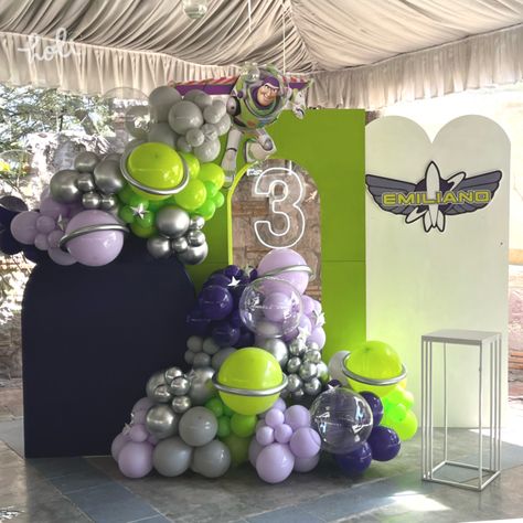 Buzz Lightyear Balloon Arch, Buzz Lightyear Backdrop, Buzz Lightyear Balloon Garland, Toy Story Balloons, Buzz Lightyear Party Decorations, Buzz Light Year Birthday Party, Lightyear Birthday Party, Buzz Birthday, Lightyear Party