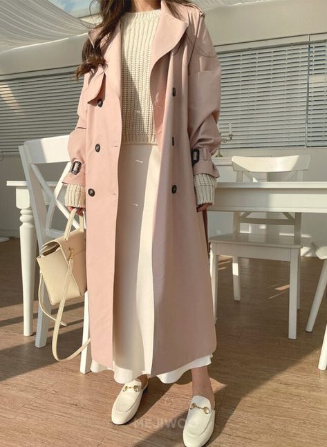 Long Coats For Women Classy, Pink Coat Outfit Winter, Japan October, Long Coat Outfit, Japan Outfits, Stylish Outfits Casual, Cold Weather Outfit, Japan Outfit, Muslim Outfits Casual