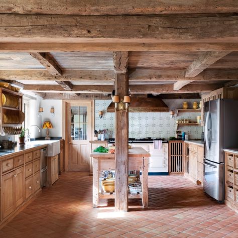 The Pros and Cons of Butcher-Block Countertops | Architectural Digest Terracotta Kitchen, Rustic Tile, Wood Floor Kitchen, Butcher Block Countertops, Decoration Inspiration, Cottage Kitchen, The Design Files, Kitchen Tiles, Beautiful Kitchens