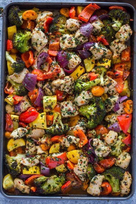 Sheet Pan Roasted Garlic & Herb Chicken and Veggies + Giveaway! | Gimme Delicious Baked Meat, Gimme Delicious, Garlic Herb Chicken, Pan Cooking, Sheet Pan Suppers, Chicken And Veggies, Sheet Pan Dinners Recipes, Garden Cooking, Tray Bake