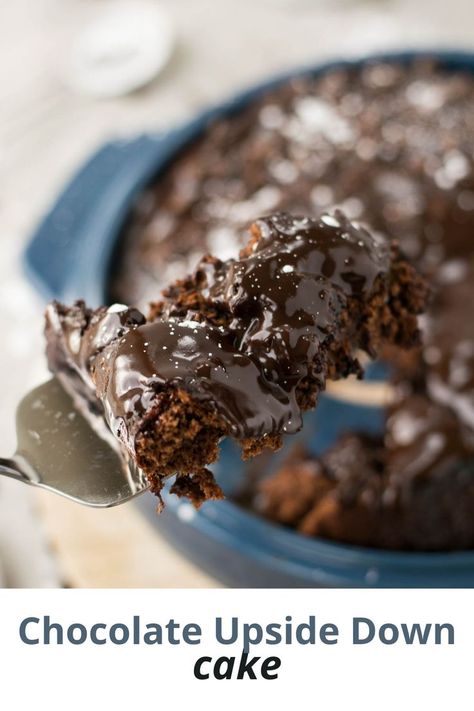 You've heard of pineapple upside down cake, but have you ever tried a chocolate upside down cake? This rich and delicious chocolate upside down cake recipe can be made either on the stovetop or in the oven! // stovetop cake Chocolate Upside Down Cake, Small Chocolate Cake, Healthy Smash Cake, Upside Down Cake Recipe, Mini Chocolate Cake, Chocolate Pudding Cake, Skillet Cake, Dairy Free Chocolate Chips, Leftover Cake