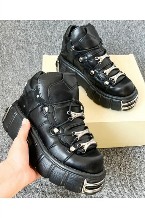 Harajuku Boots, Women Tennis Shoes, Punk Style Women, Combat Shoes, Punk Women, Mode Punk, Punk Shoes, Gothic Shoes, Black Platform Shoes