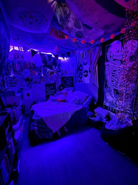 Room Asthetics Indie, Grunge Aesthetic Room Decor Ideas, Bedroom Ideas For Small Rooms Grunge, Weird Room Aesthetic, Trippy Apartment Aesthetic, Vaporwave Bedroom Aesthetic, Dark Led Room Aesthetic, Alt Girl Bedroom, Vapor Wave Room