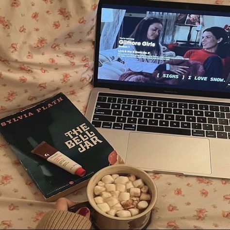 Babette Ate Oatmeal, Watch Gilmore Girls, Gilmore Girls Seasons, I Love Snow, Fall Mood Board, The Bell Jar, Fall Inspo, Fall Feels, Rory Gilmore