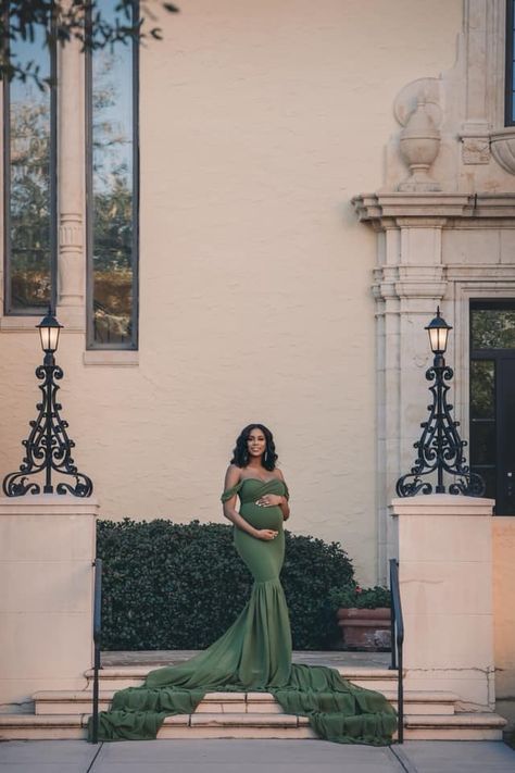 Miami Maternity Photography, Maternity Photo Shoot Ideas Nigeria, Mansion Maternity Photoshoot, Maternity Pictures Elegant, African Maternity Photoshoot, Emerald Green Maternity Shoot, Regal Maternity Shoot, Fall Maternity Photos Black Woman, Royal Maternity Photoshoot