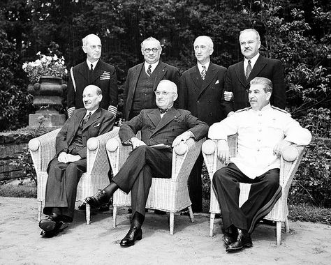 Potsdam Conference-Cecilienhof Palace: Clement Attlee, Harry S. Truman, Josef Stalin. William Leahy, Ernest Bevin, James Byrnes, and Vyacheslav Molotov. 1945 Potsdam Conference, Clement Attlee, Perang Dunia Ii, Harry S Truman, Joseph Stalin, Standing At Attention, Harry Truman, German Soldiers Ww2, Big Three