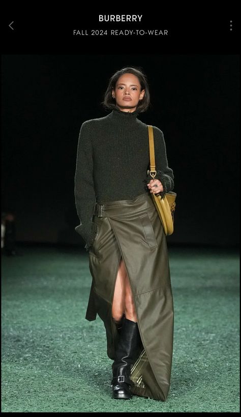 Fashion Trend Forecast, London Fashion Weeks, Burberry Outfit, Burberry Prorsum, Naomi Campbell, Trend Forecasting, Fashion Week Street Style, Fall 2024, Thom Browne