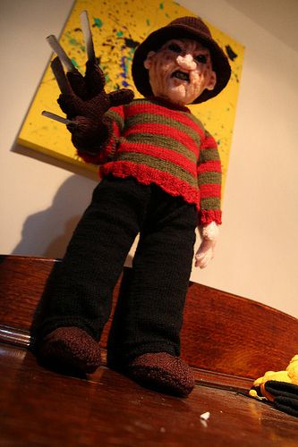 Amigurumi Freddy Krueger Crochet Horror, Movie Crafts, Crafts Crochet, Crochet Halloween, Crochet Geek, Crochet Disney, Crochet Dolls Free Patterns, Halloween Crochet Patterns, Gothic Dolls