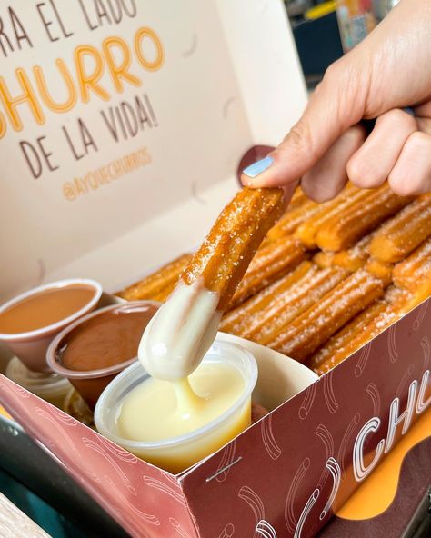 Nuestra intención no es antojarlos, pero cómo no compartimos con ustedes esto tan delicioso 😍🫢😋🥨👌🏻 @ayquechurros #churreriacali #churroscali #cali #restaurantescali Churros Aesthetic, Churreria Ideas, Starting A Restaurant, Small Desserts, Food Projects, Sweet Shop, Mini Donuts, Cake Shop, Sweet Snacks