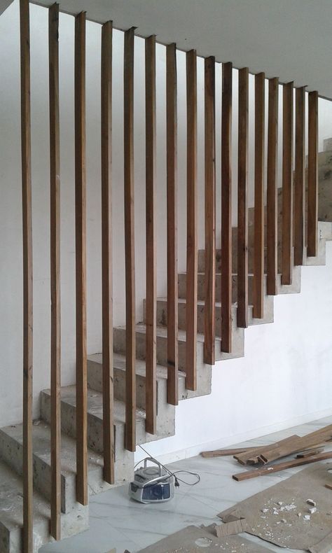 Vertical Railings For Stairs, Cottage Stairs, تحت الدرج, Staircase Interior Design, Staircase Design Modern, Staircase Railing Design, Stairs Design Interior, Stair Rail, Staircase Storage