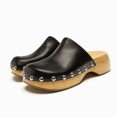 Mule Clogs. Metallic Studded Detail. Round Toe. Sole Height: 4.2 Cm. / 1.6″ Z6 Zara Clogs, Pink Platform Heels, Red Loafers, Metallic Ballet Flats, Zara Sandals, Platform Wedges Shoes, Zara Leather, Black Leather Loafers, Leather Platform Sandals