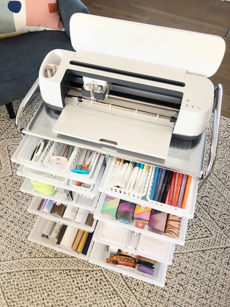 A Look Inside My Cricut Craft Cart - Organized-ish Rolling Craft Cart, Desk Drawer Organisation, Cricut Organization, Cricut Storage, Craft Room Storage Ideas, Supply Organization, Craft Cart, Idee Cricut, Cricut Supplies