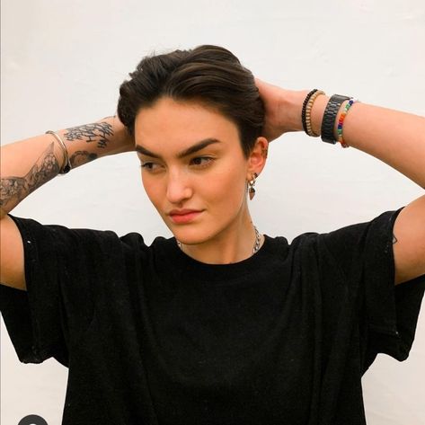 Ingrid Elida Haircut, Hair Undercut Women, Short Hair Undercut Women, Ingrid Elida, Short Hair Dos, Tomboy Haircut, Androgynous Haircut, Hair Undercut, Girls Short Haircuts