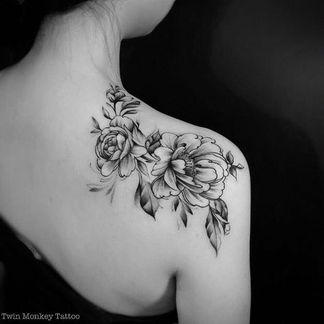 See this Instagram photo by @twinmonkeytattoo • 348 likes Wildflowers Tattoo, Monkey Tattoo, Henne Tattoo, Tattoo With Flowers, Monkey Tattoos, Back Of Shoulder Tattoo, Flower Tattoo Shoulder, Tato Lengan, Tatuaje A Color