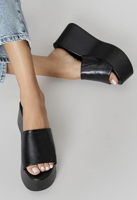 Plateforme Shoes Outfit, Black Platform Sandals Outfit Aesthetic, 90s Black Platform Sandals Outfit, Black Sandals With Chunky Platform, Black Chunky Platform Sandals, Black Chunky Platform Sandals For Streetwear, Mule Shoes Outfit, Work Shoes Women, Fashion Slippers