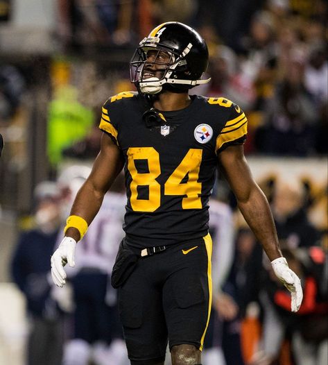 Antonio Brown With Steelers Brown Pfp, Antonio Brown Steelers, Antonio Brown, Pittsburgh Steelers Football, Steelers Football, Nba Players, Pittsburgh Steelers, Brown Fashion, Nfl Football