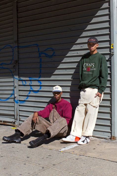 How To Wear ’90s Vintage Streetwear This Fall Streetwear Poses, 90s Vintage Streetwear, Streetwear Photoshoot, Style Année 90, 90s Fashion Men, Vintage Hipster, Streetwear Mode, Hipster Mens Fashion, Retro Streetwear