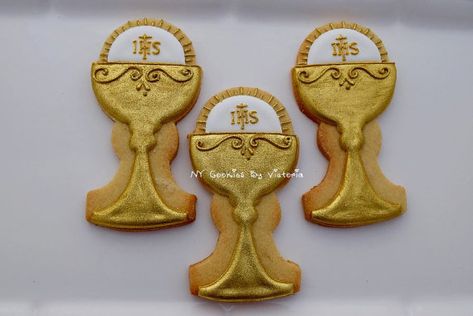 This Listing is for 12 First Communion Gold Chalices Cookies -1 Dozen- *****-- FRESH-- *****--NEVER FOZEN--***** ( MADE TO ORDER) *********------------PLEASE CONTACT me for availability ----------********** PLEASE At least allow me 1 Week (Most of the time 2 - 3 weeks ) to Communion Cookies, First Holy Communion Cake, Holy Communion Cakes, Baptism Cookies, Religious Cakes, Travel Baby Shower Theme, Travel Party Theme, Crazy Cookies, First Communion Party