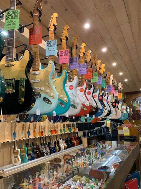 Guitar Store Aesthetic, Electric Guitar Collection, Music Astronaut, Electric Guitar Lessons, Guitar Aesthetic, Guitar Store, Guitar Obsession, Cool Electric Guitars, Local Bands