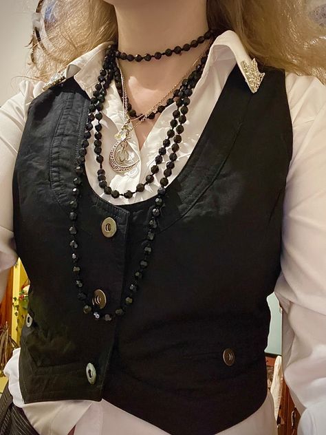 Fancy Punk Outfits, Punk Pirate Aesthetic, Crop Waistcoat Outfit, Fitted Black Vest For Alternative Fashion, Preppy Punk Outfits, Goth Vest Outfit, Black And White Goth Outfit, Waistcoat Outfit Aesthetic, Goth Preppy Outfit