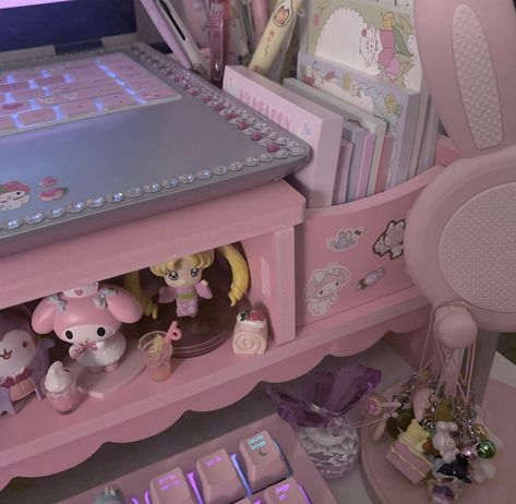 Makeup Desk Ideas, Cute Kawaii Makeup, Cutecore Room, Desk Organization Ideas, No Boys Allowed, Kawaii Makeup, Makeup Desk, Desk Ideas, Kawaii Stuff