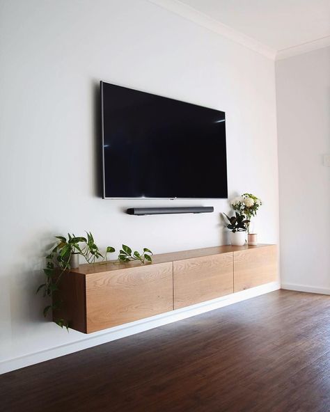 Okay Mounted Tv Living Room, Simple Tv Unit, Simple Tv Unit Design, Floating Entertainment Unit, Tv Wanddekor, Floating Tv Console, Regal Bad, Floating Tv Unit, Tv Unit Design Modern