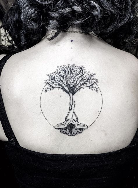 #TreeOfLife #TreeTattoo #BackTattoo #SpineTattoo #FemaleTattooer #DelicateTattoo #FemTattoo #WomenEmpoweringWomen #GirlPower #Female #Ink #TattooIdeas Woman Tree Tattoo, Empowerment Tattoo, Tree Tattoo Back, Girl Back Tattoos, Full Back Tattoos, Tree Tattoo Designs, Tattoo For Son, Spine Tattoos For Women, Tree Of Life Tattoo