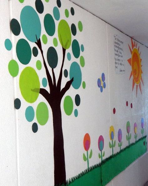 Preschool Wall Decoration Ideas, Daycare Design Ideas, Classroom Walls Paint, Displaying Family Pictures, Soft Board Decoration, School Wall Decoration, Preschool Classrooms, Vynil Ideas, Flower Crafts Kids