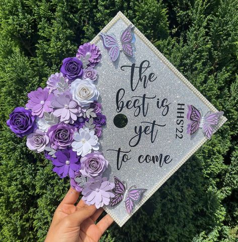 Grad Cap With Butterflies, Senior Grad Gift Ideas, Grad Cap Topper Ideas, Grad Cap Ideas Cute, Graduation Cap Ideas Flowers, Teachers Day Decoration Ideas In College, Graduation Cap Designs Ideas, Bts Cap Graduation, Purple Grad Cap Ideas