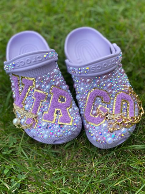 Jeweled Crocs Shoes, Bling Custom Crocs, Cute Croc Designs, Bling Crocs Shoes Baddie, Personalized Crocs Shoes, Purple Custom Crocs, Diy Croc Design, Crocs Shoes Design Ideas, Custom Bling Crocs