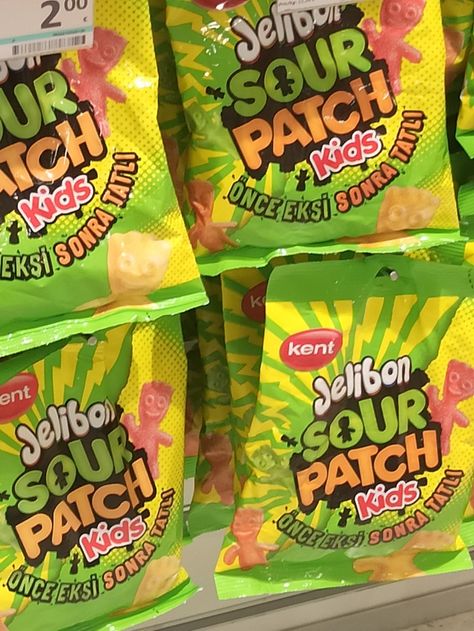 Sour patch kids aesthetic Sour Sweets Aesthetic, American Candy Aesthetic, Sour Patch Aesthetic, Sour Patch Kids Aesthetic, Sour Candy Aesthetic, Conrad Fisher And Belly, Plane Snacks, Snack Rack, Sleepover Snacks