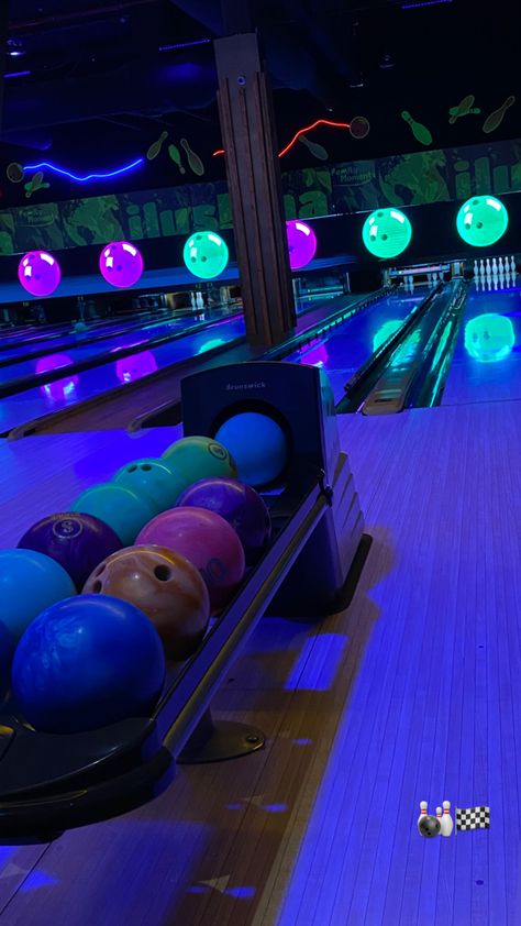 Bowling Story Instagram, Bowling Fake Story, Boliche Aesthetic, Bowling Pictures, Funny Stick Figures, Pool Poses, Disney Cruise Ships, Girly Swag, Baby Print Art